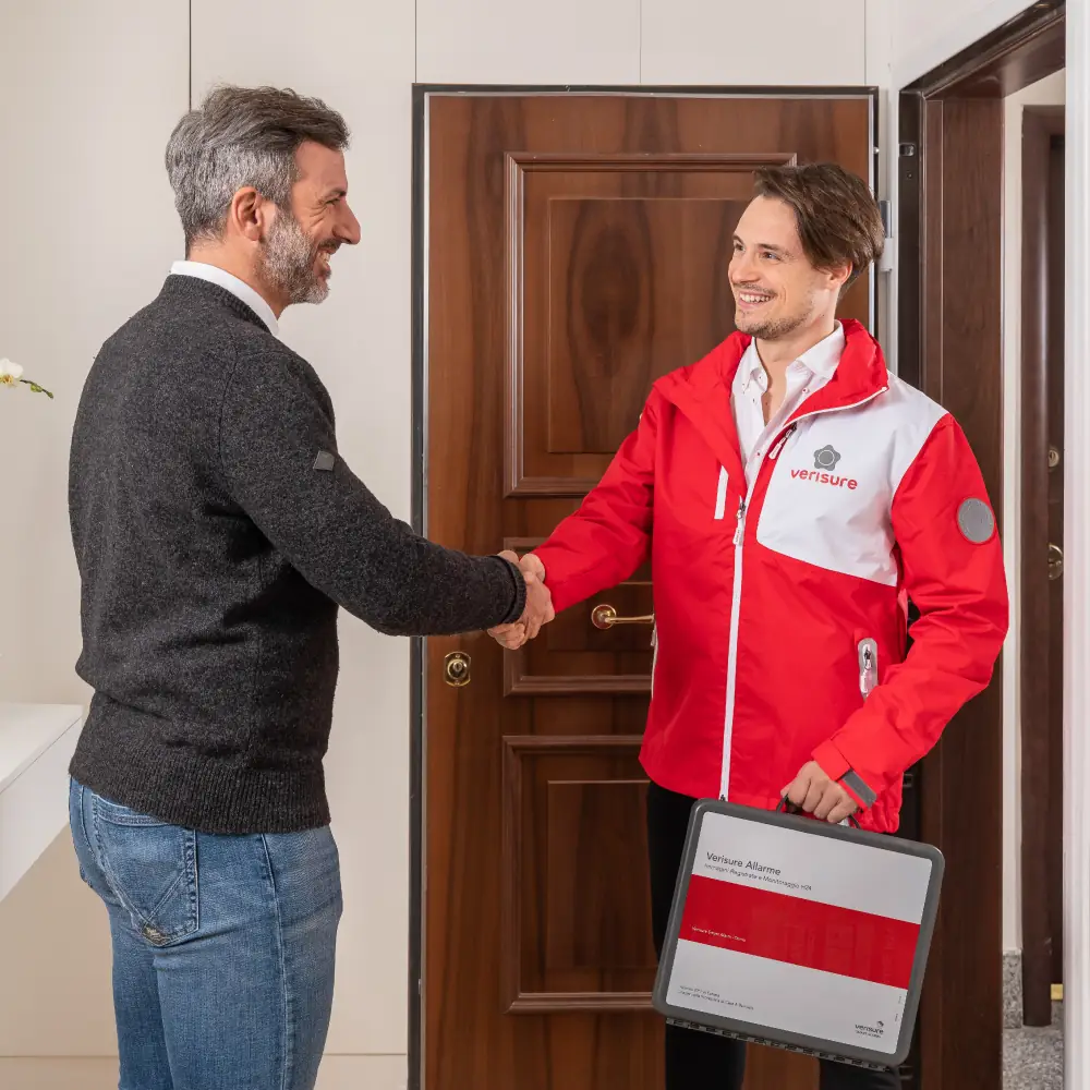 ladron siendo disuadido